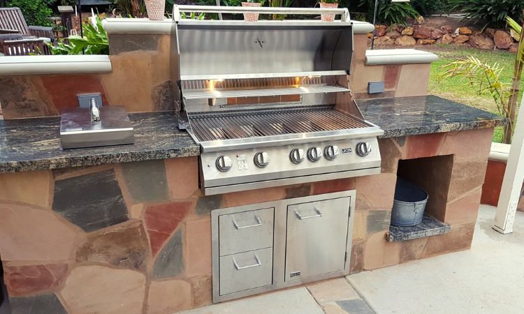 Lion outdoor kitchen