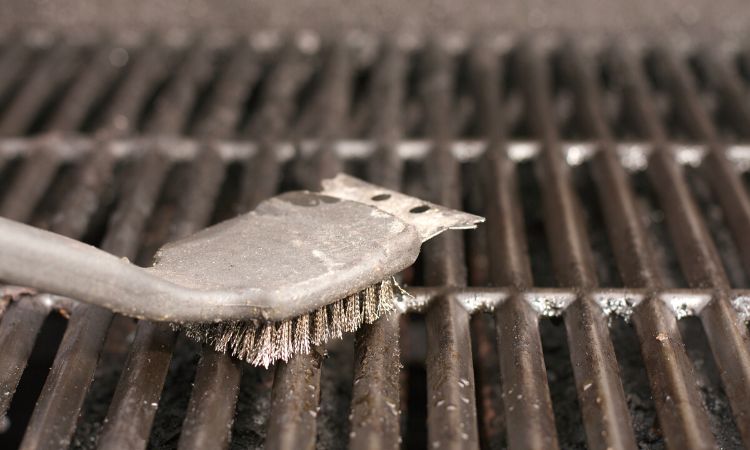 cleaning a gas grill